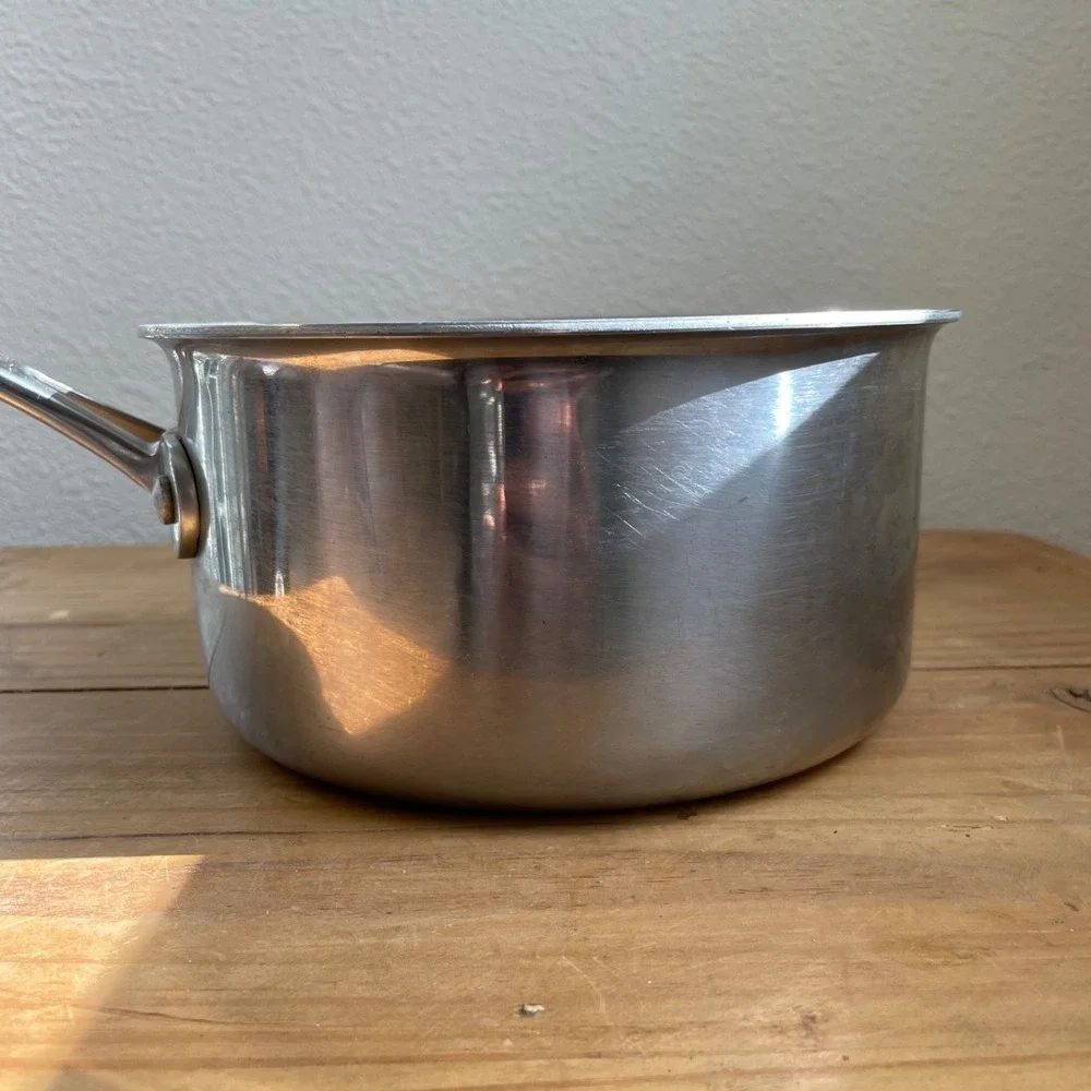 CALPHALON 87022, 2.5 QT/2.3L pot, NO LID,‎ Pre-owned SAUCE PAN.